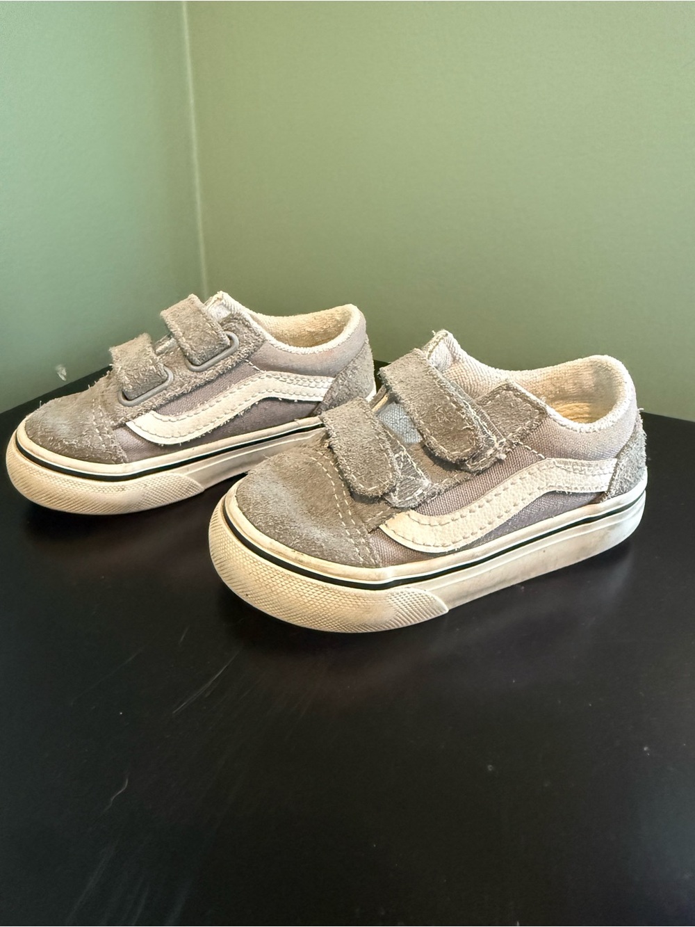 Vans Toddler Gray Velcro Old Skool Sneakers (Size 6)